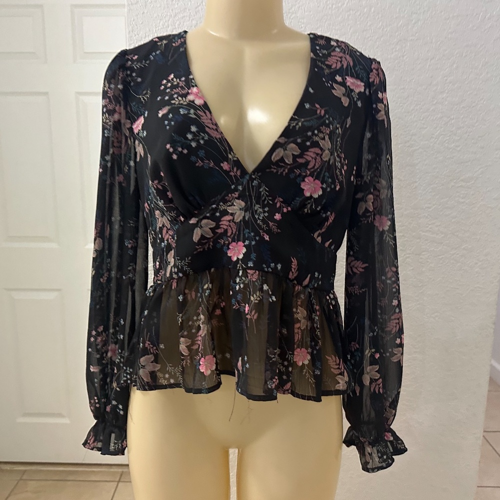 Forever 21 black floral print V-neck peplum blouse with long lantern sleeves